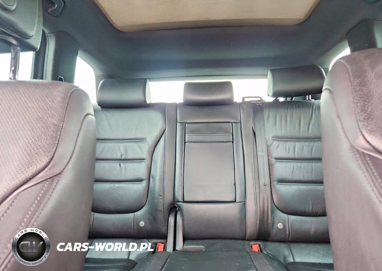 2017 Volkswagen Touareg Wolfsburg VIN:WVGRF7BP3HD005668 - 10