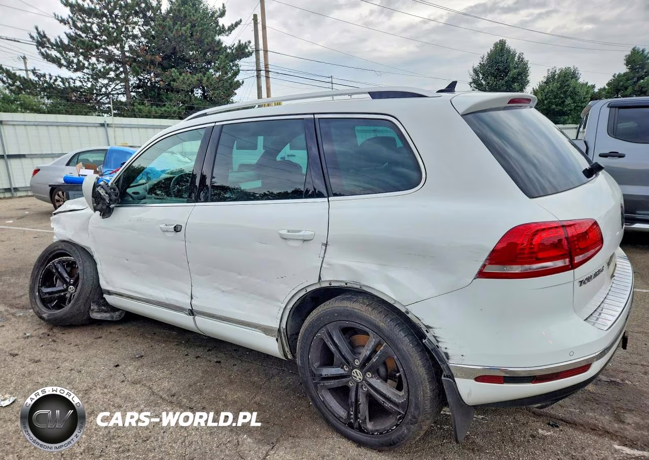 2017 Volkswagen Touareg Wolfsburg VIN:WVGRF7BP3HD005668 - 2