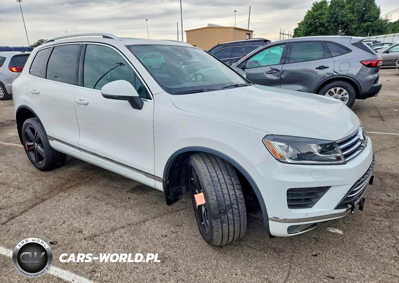 2017 Volkswagen Touareg Wolfsburg VIN:WVGRF7BP3HD005668 - 4