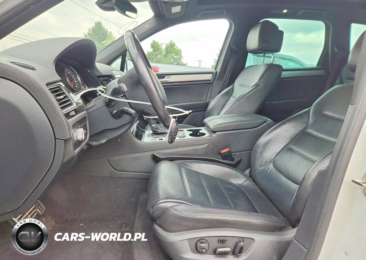 2017 Volkswagen Touareg Wolfsburg VIN:WVGRF7BP3HD005668 - 7