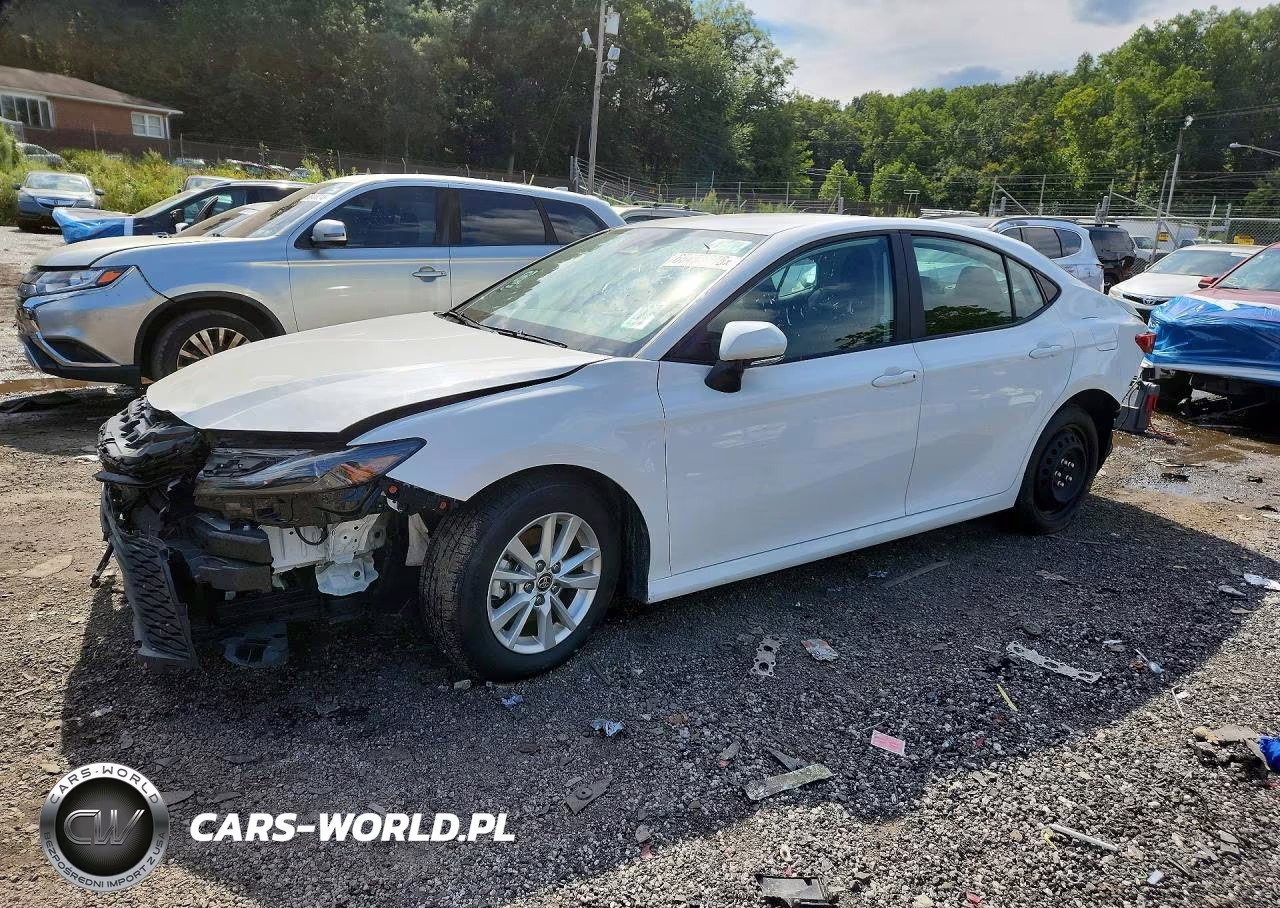 2025 Toyota Camry Le – zdjęcie 1 z 12