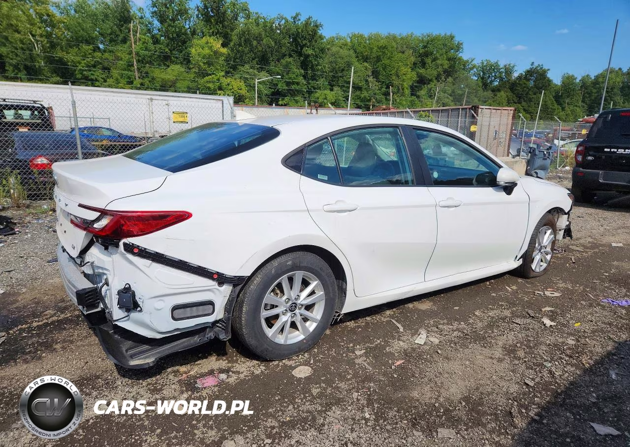 2025 Toyota Camry Le VIN:4T1DAACK9SU069391 - 3