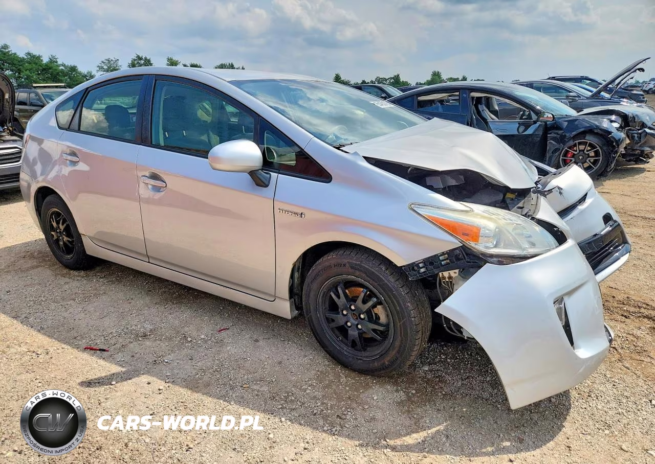 2013 Toyota Prius Two VIN:JTDKN3DU3D5700645 - 4