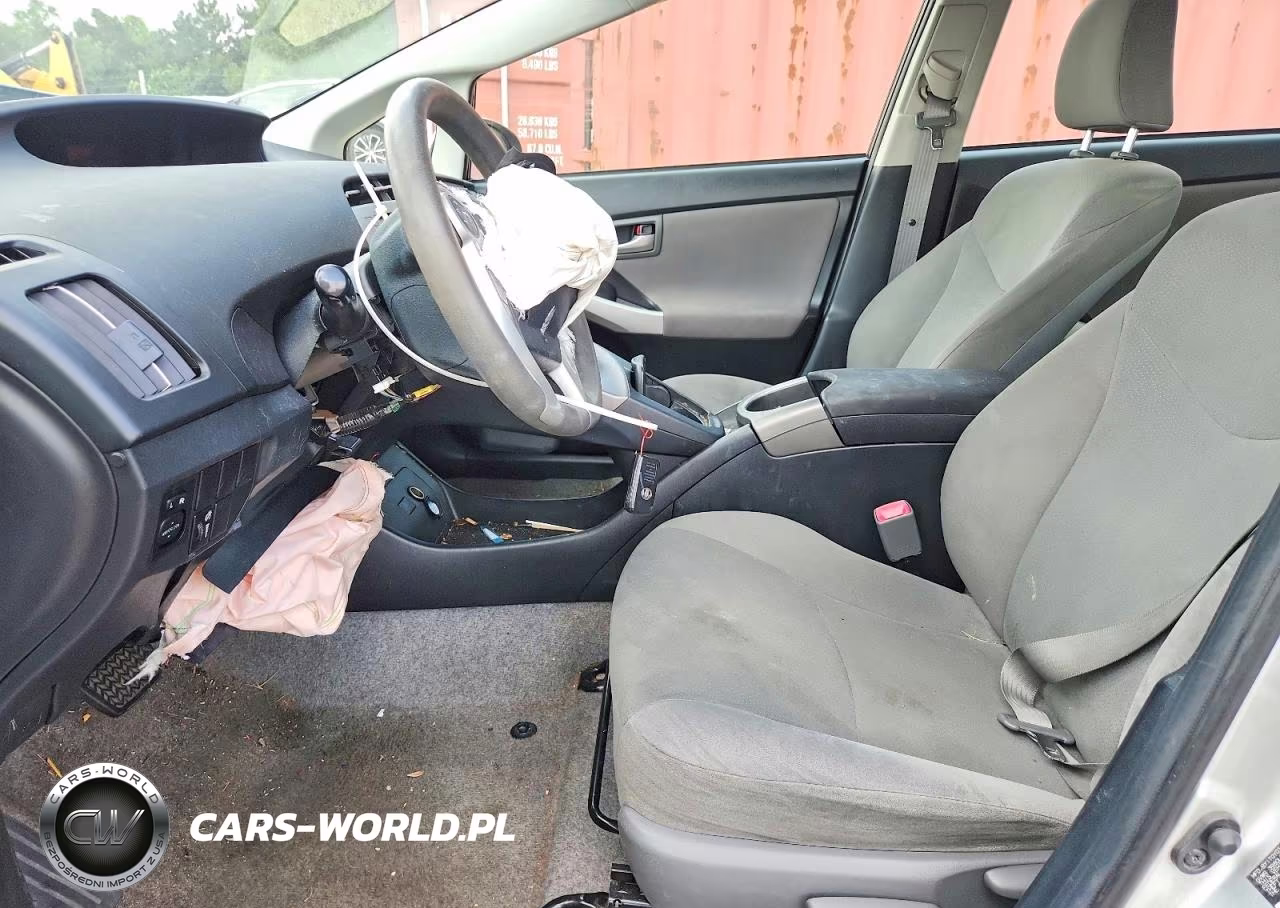 2013 Toyota Prius Two VIN:JTDKN3DU3D5700645 - 7