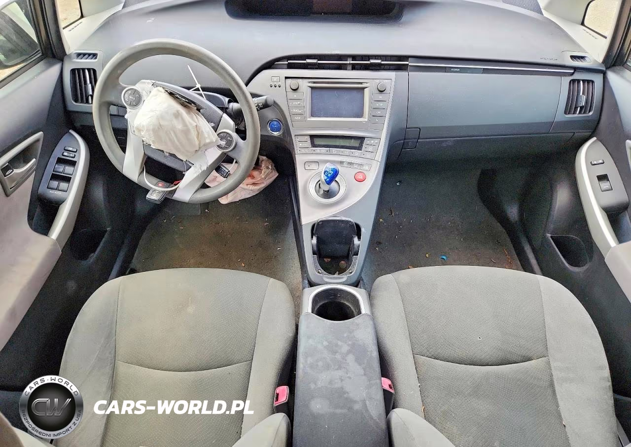 2013 Toyota Prius Two VIN:JTDKN3DU3D5700645 - 8