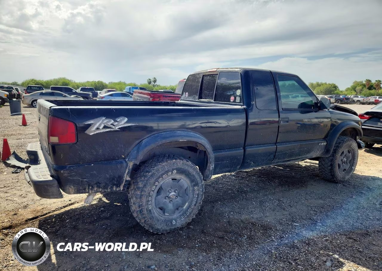 2002 Chevrolet S Truck S10 VIN:1GCCT19W328166440 - 3