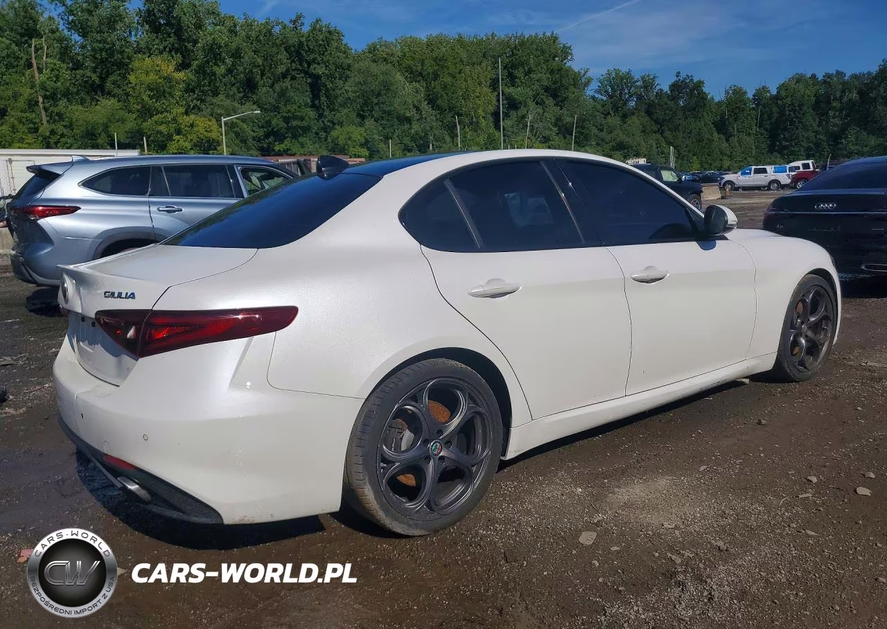 2017 Alfa Romeo Giulia Ti VIN:ZARFAECN0H7553557 - 3