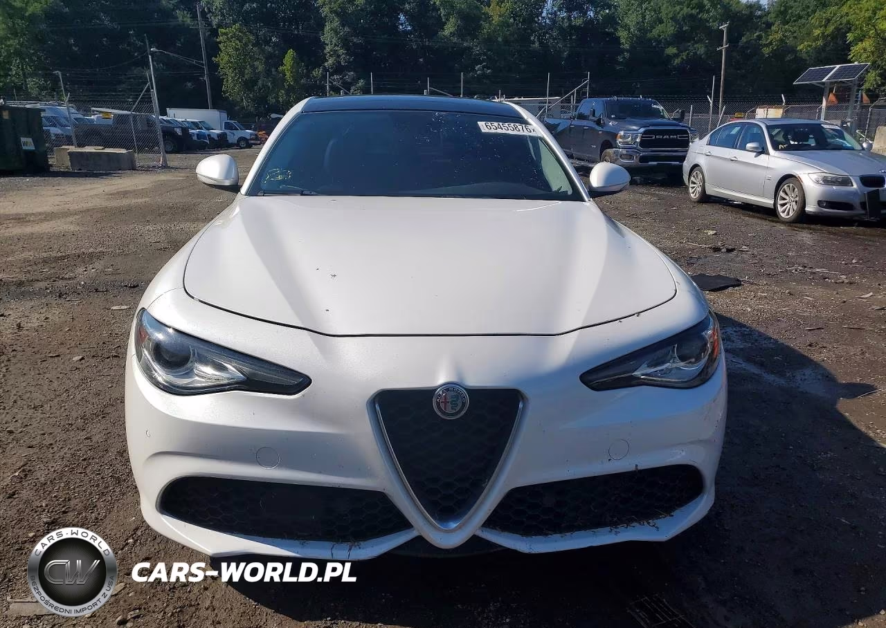 2017 Alfa Romeo Giulia Ti VIN:ZARFAECN0H7553557 - 5