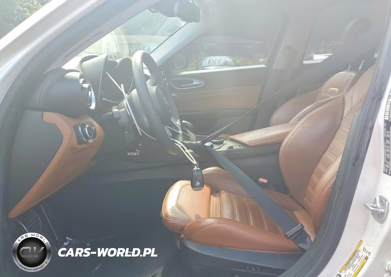 2017 Alfa Romeo Giulia Ti VIN:ZARFAECN0H7553557 - 7