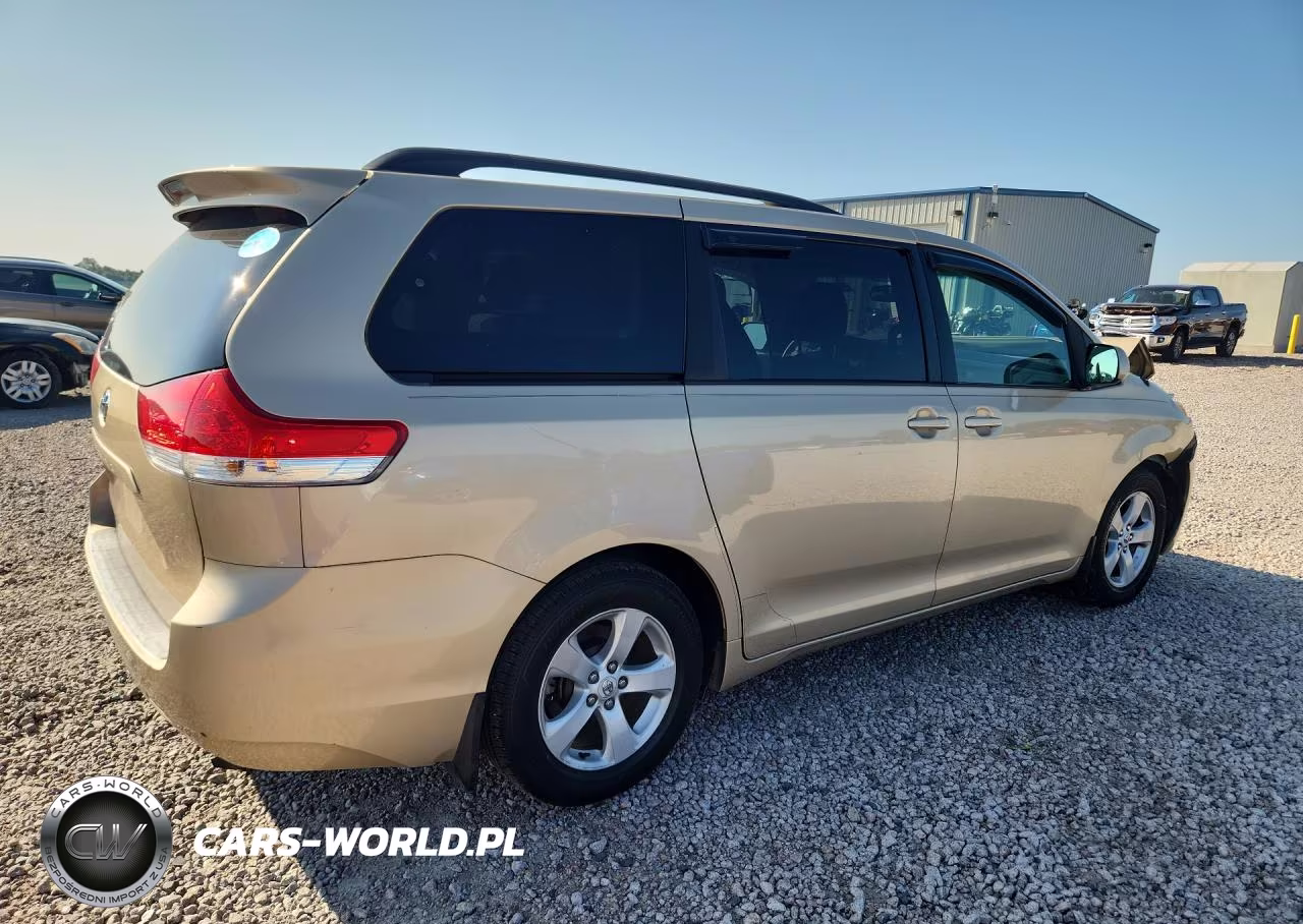 2012 Toyota Sienna Le VIN:5TDKK3DCXCS206503 - 3