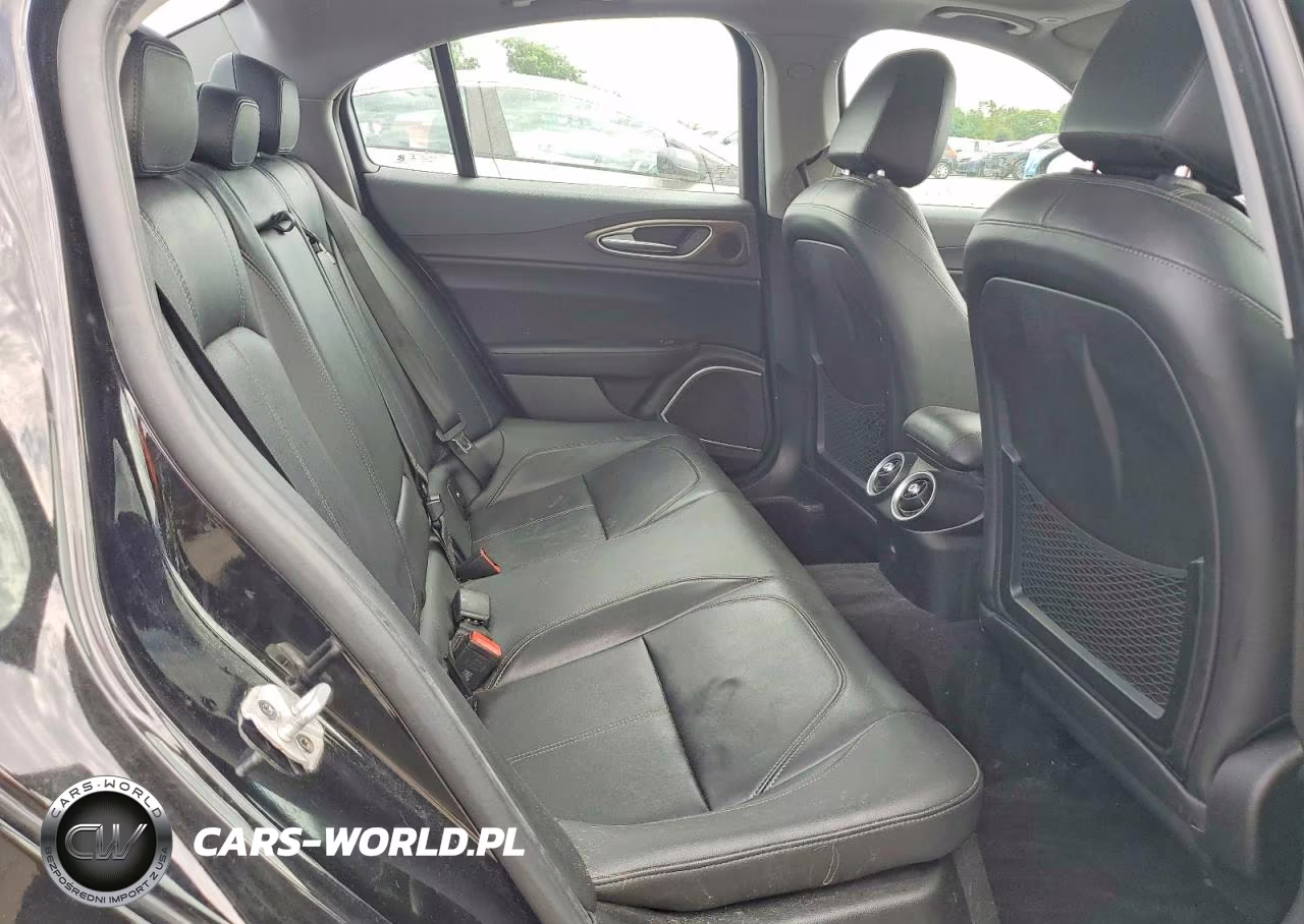2019 Alfa Romeo Giulia Ti VIN:ZARFAMBN1K7599837 - 10