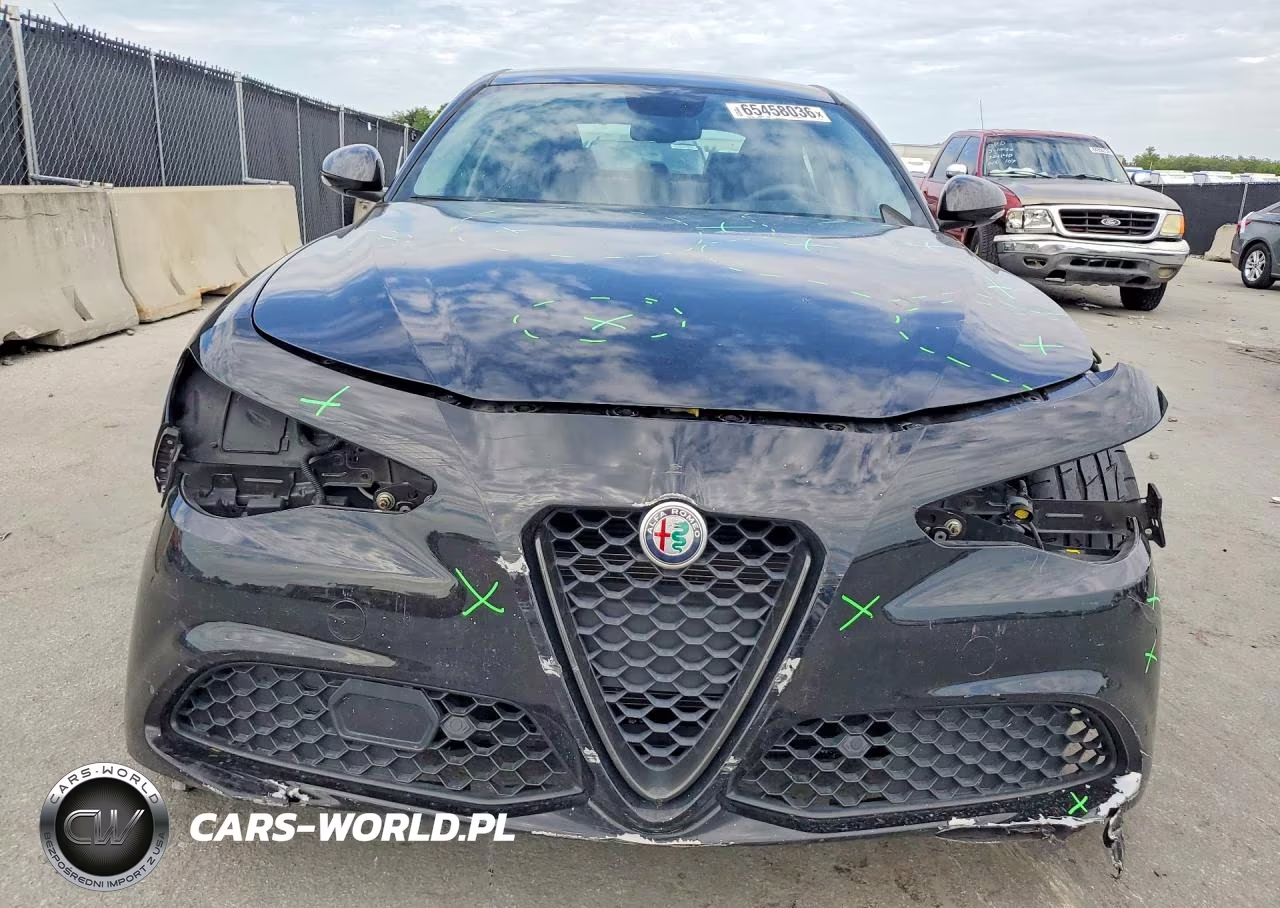 2019 Alfa Romeo Giulia Ti VIN:ZARFAMBN1K7599837 - 5