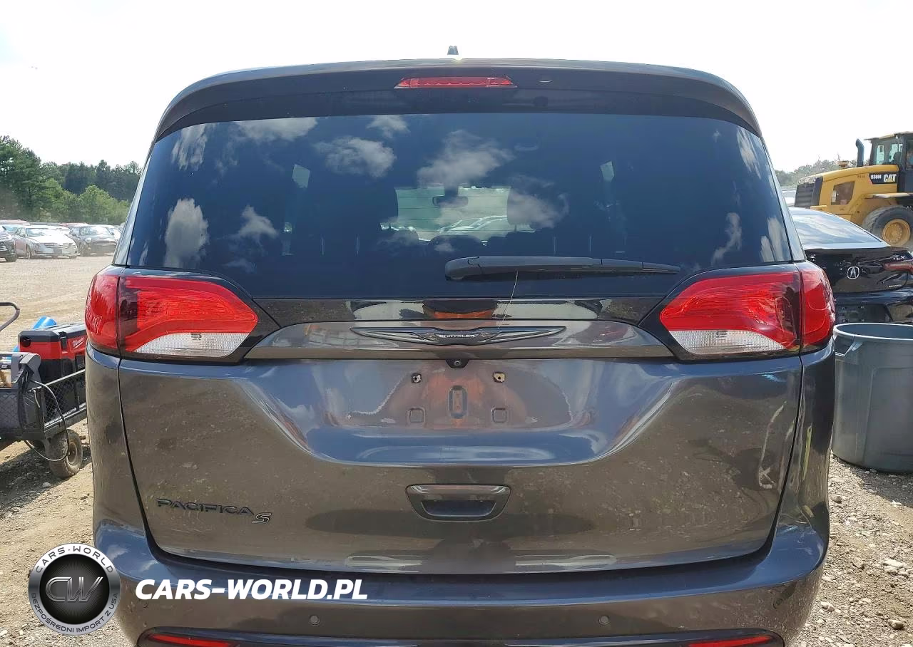 2019 Chrysler Pacifica Touring Plus VIN:2C4RC1FG9KR666663 - 6