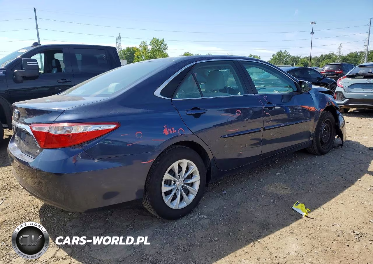 2017 Toyota Camry Le VIN:4T1BF1FK5HU634992 - 3