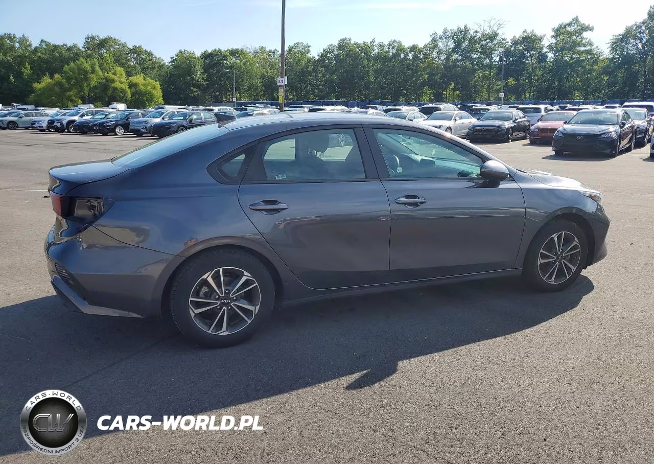 2024 Kia Forte Lxs VIN:3KPF24AD7RE739612 - 3