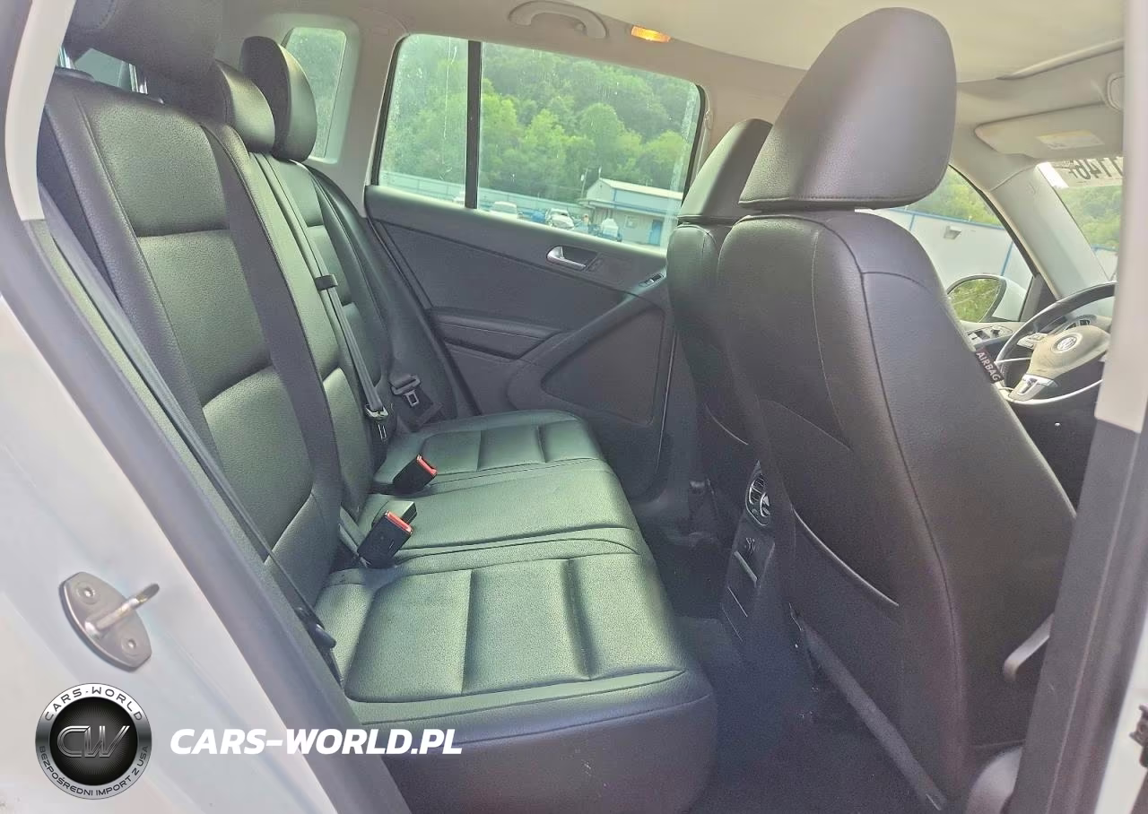 2015 Volkswagen Tiguan S VIN:WVGBV7AX7FW583943 - 11