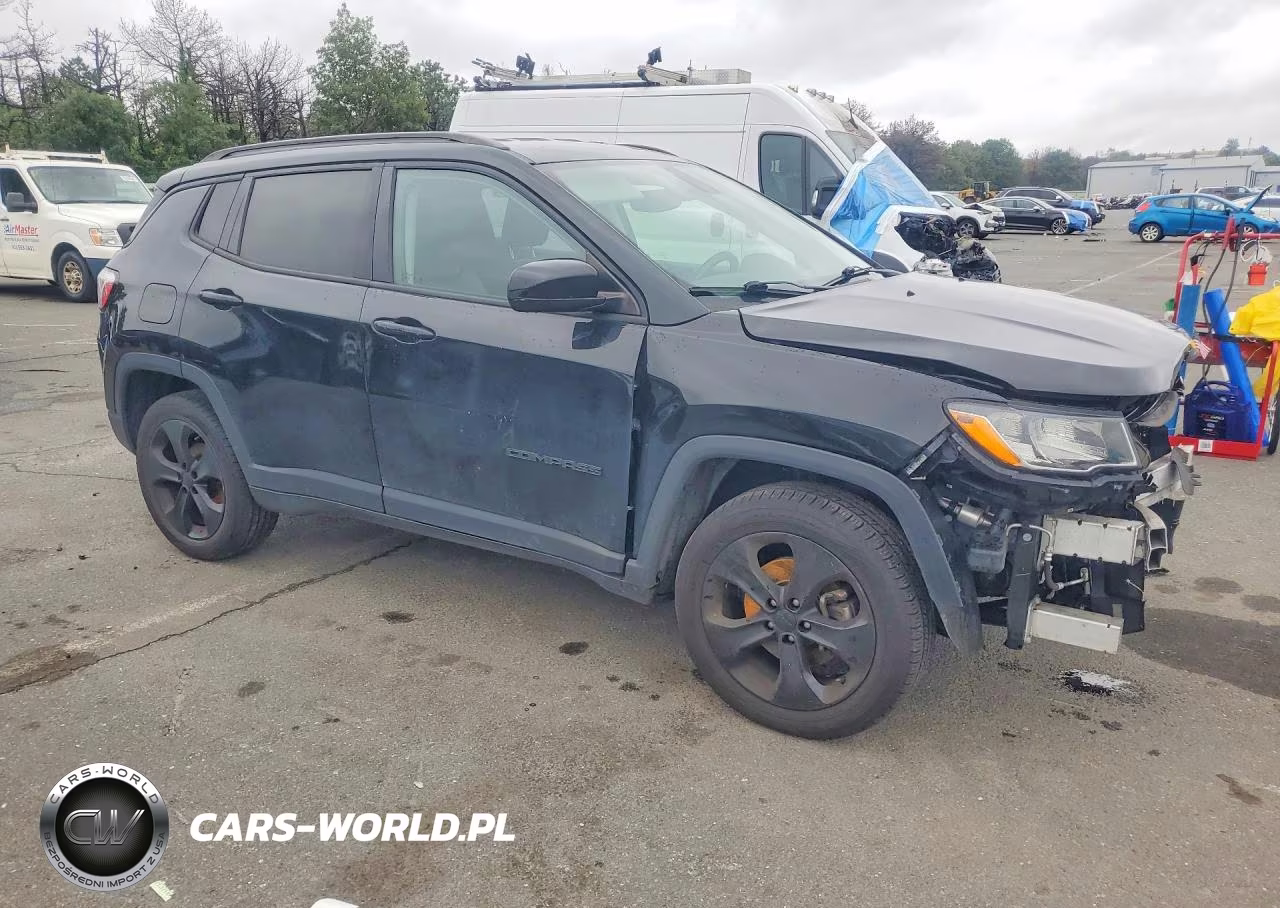 2018 Jeep Compass Latitude VIN:3C4NJDBB0JT480005 - 4