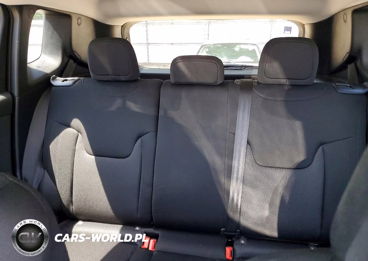 2023 Jeep Renegade Latitude VIN:ZACNJDB19PPP22052 - 10