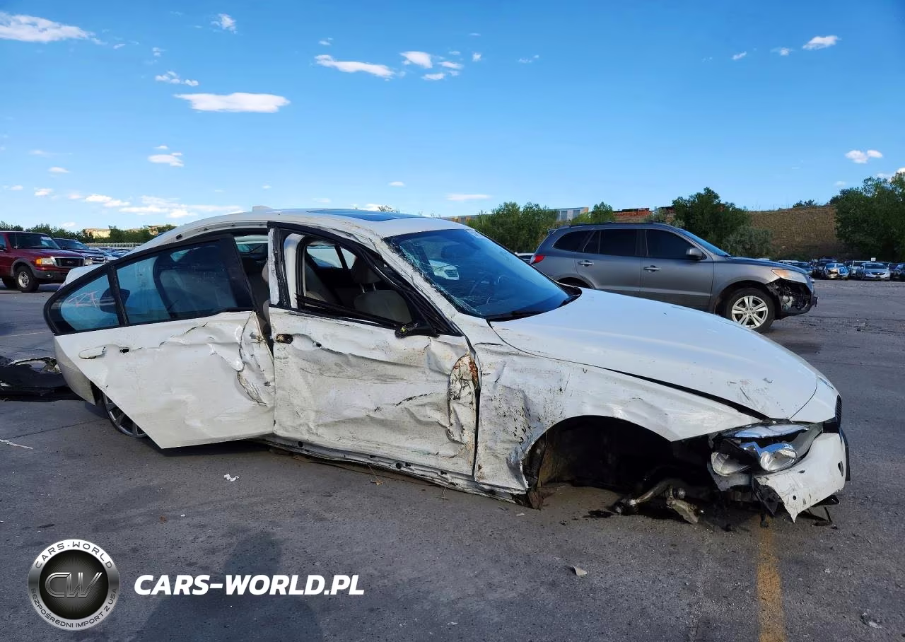2016 BMW 320 Xi VIN:WBA8E5G5XGNT40754 - 4