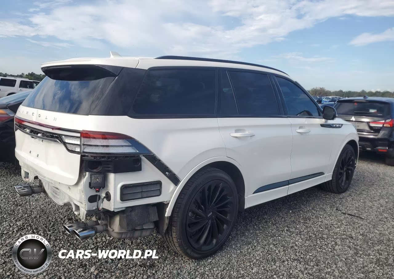 2023 Lincoln Aviator Reserve VIN:5LM5J7WC8PGL30072 - 3