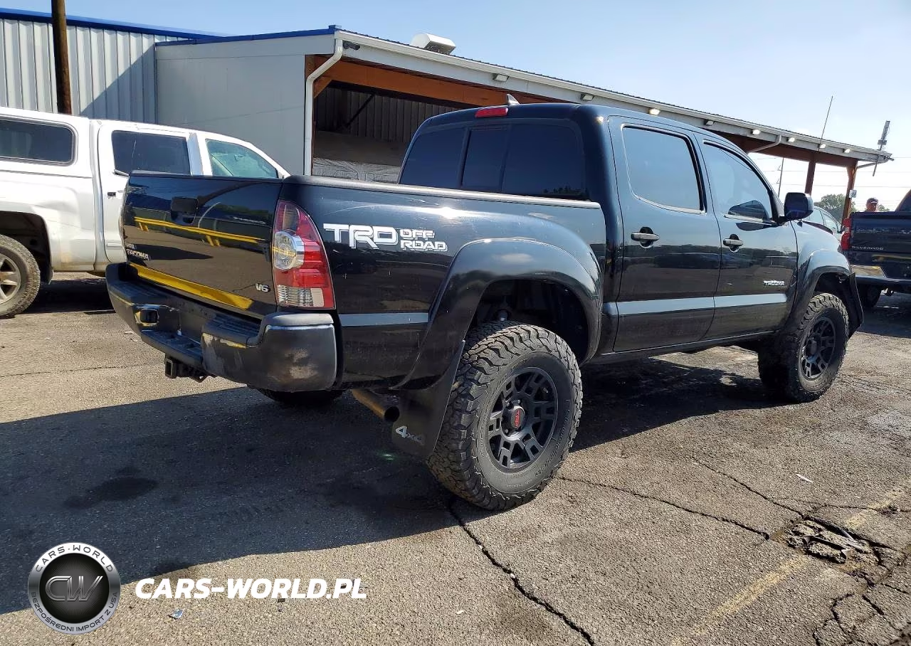 2015 Toyota Tacoma V6 VIN:3TMLU4EN3FM170632 - 3