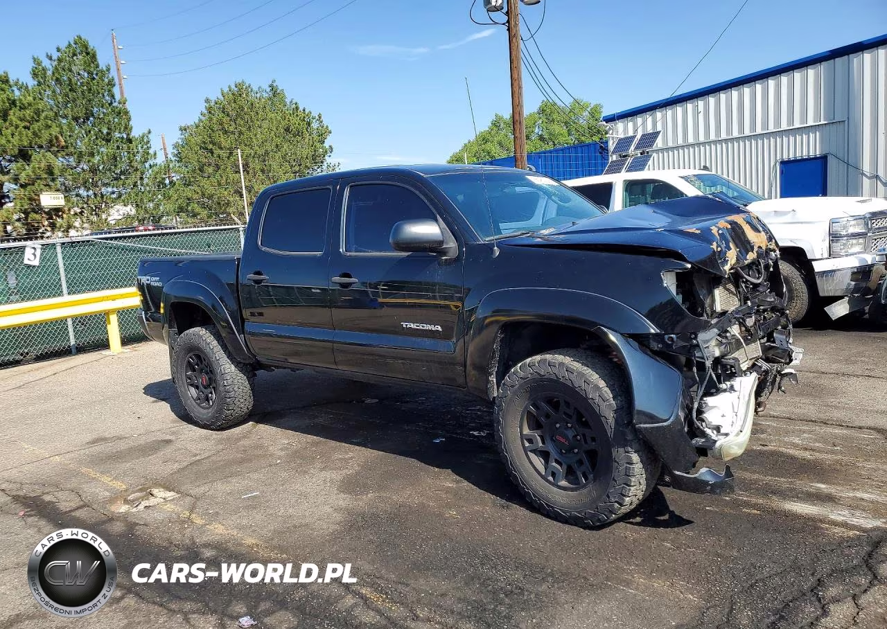 2015 Toyota Tacoma V6 VIN:3TMLU4EN3FM170632 - 4