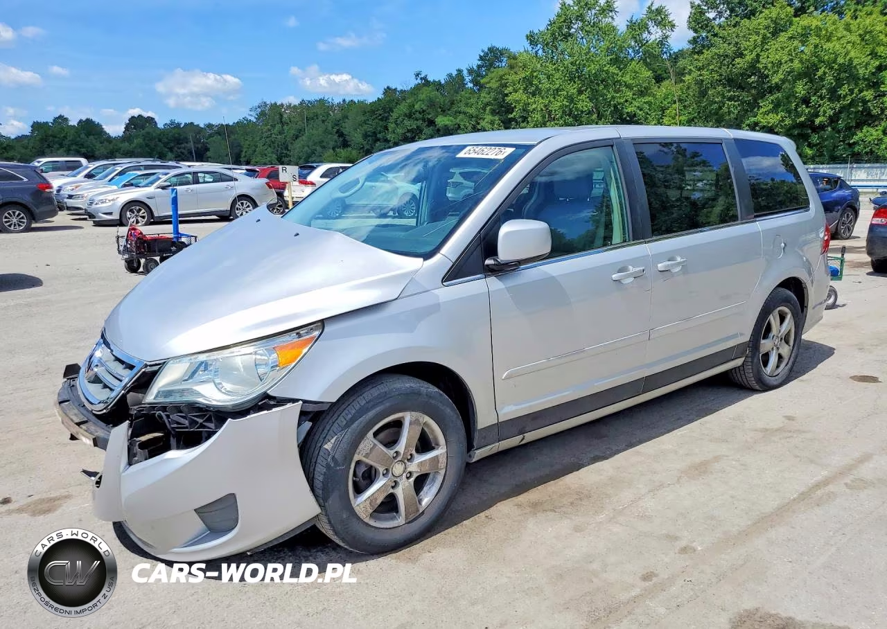 2010 Volkswagen Routan Se