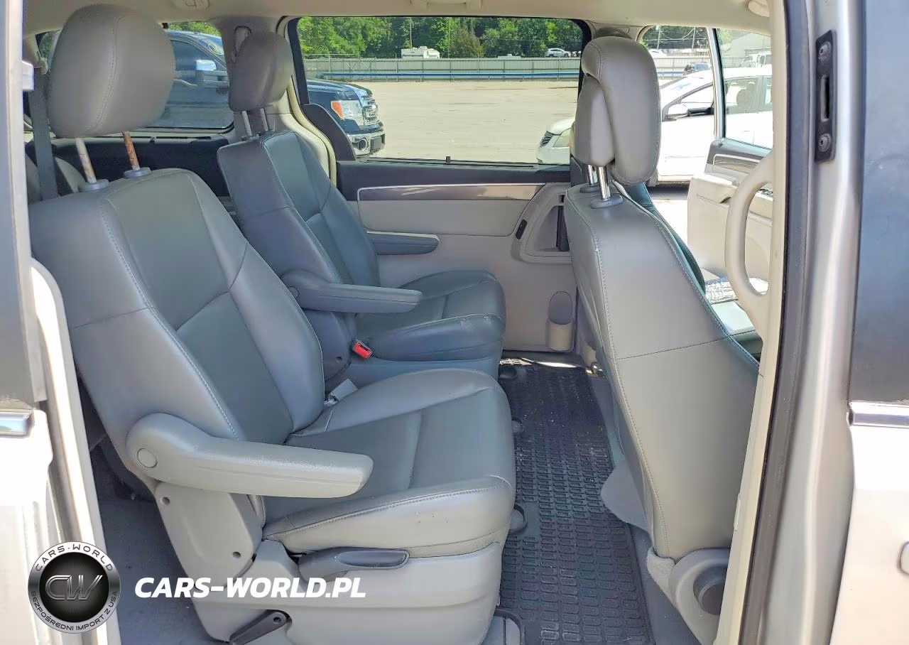 2010 Volkswagen Routan Se VIN:2V4RW3D18AR388179 - 11