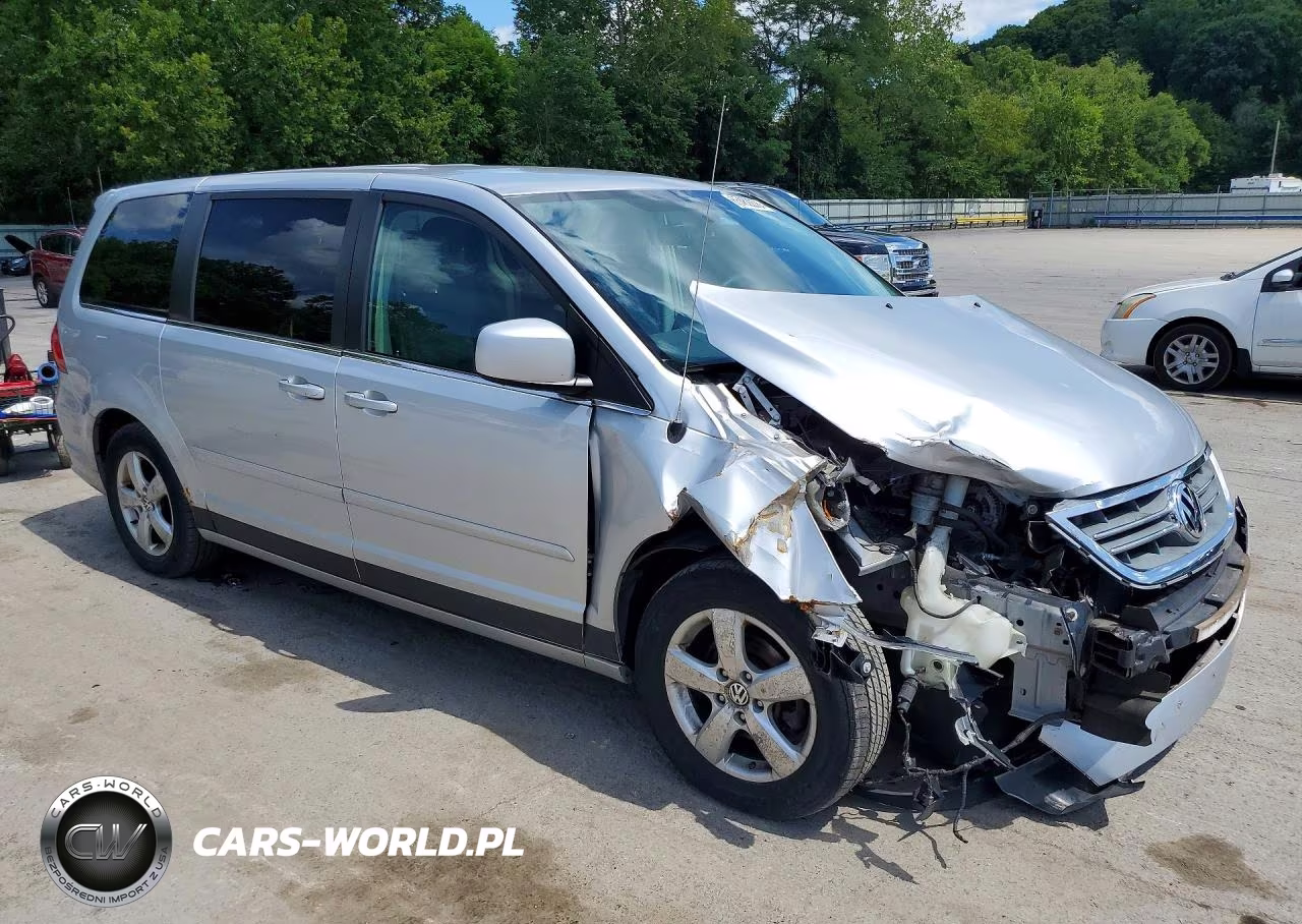 2010 Volkswagen Routan Se VIN:2V4RW3D18AR388179 - 4