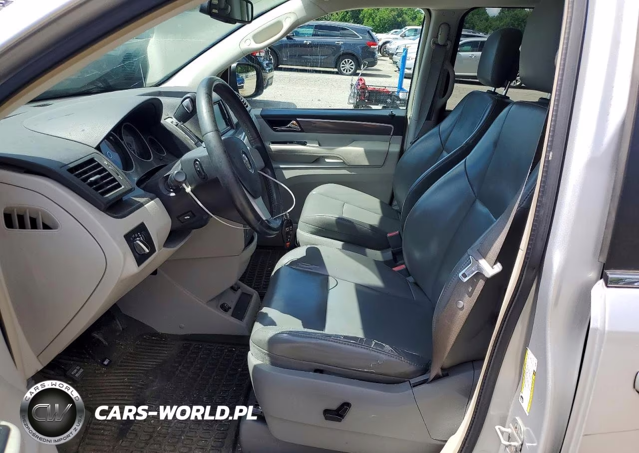 2010 Volkswagen Routan Se VIN:2V4RW3D18AR388179 - 7