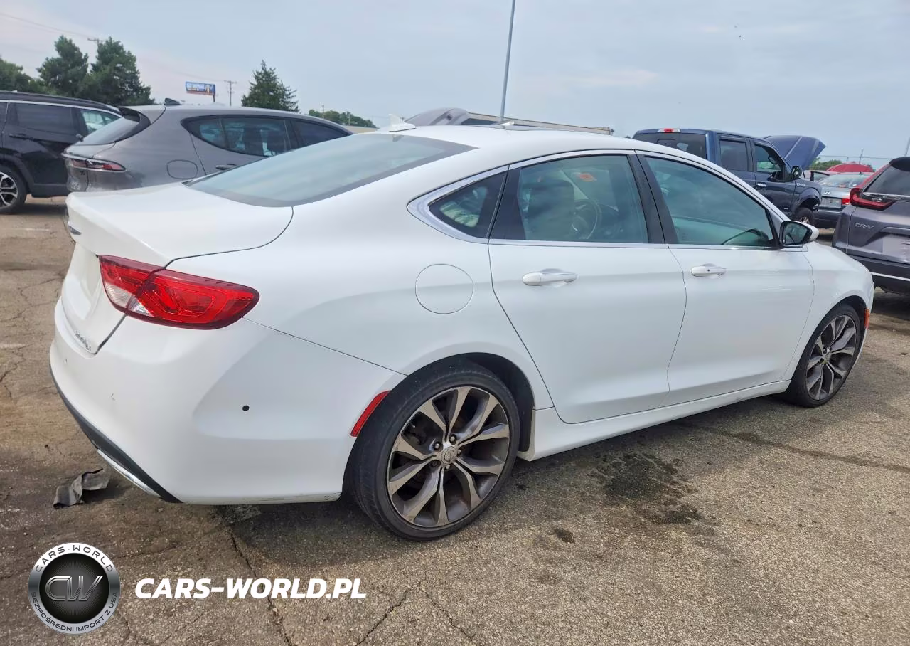 2015 Chrysler 200 C VIN:1C3CCCCG6FN528074 - 3