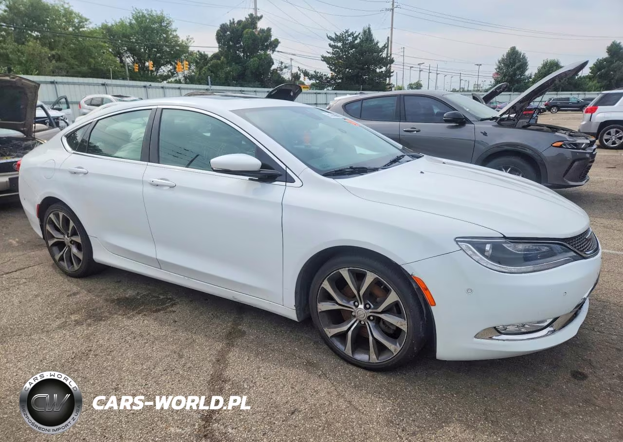 2015 Chrysler 200 C VIN:1C3CCCCG6FN528074 - 4