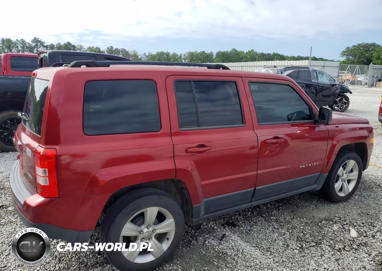 2013 Jeep Patriot Latitude VIN:1C4NJPFA1DD197237 - 3