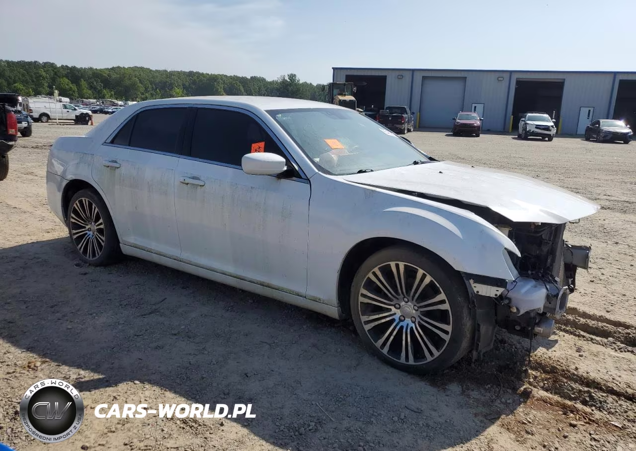 2013 Chrysler 300 S VIN:2C3CCABG2DH515513 - 4
