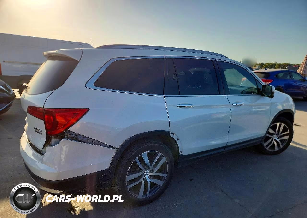 2017 Honda Pilot Touring VIN:5FNYF6H92HB044313 - 3