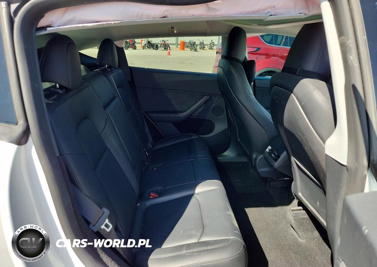 2023 Tesla Model Y VIN:7SAYGDEE1PA120637 - 10