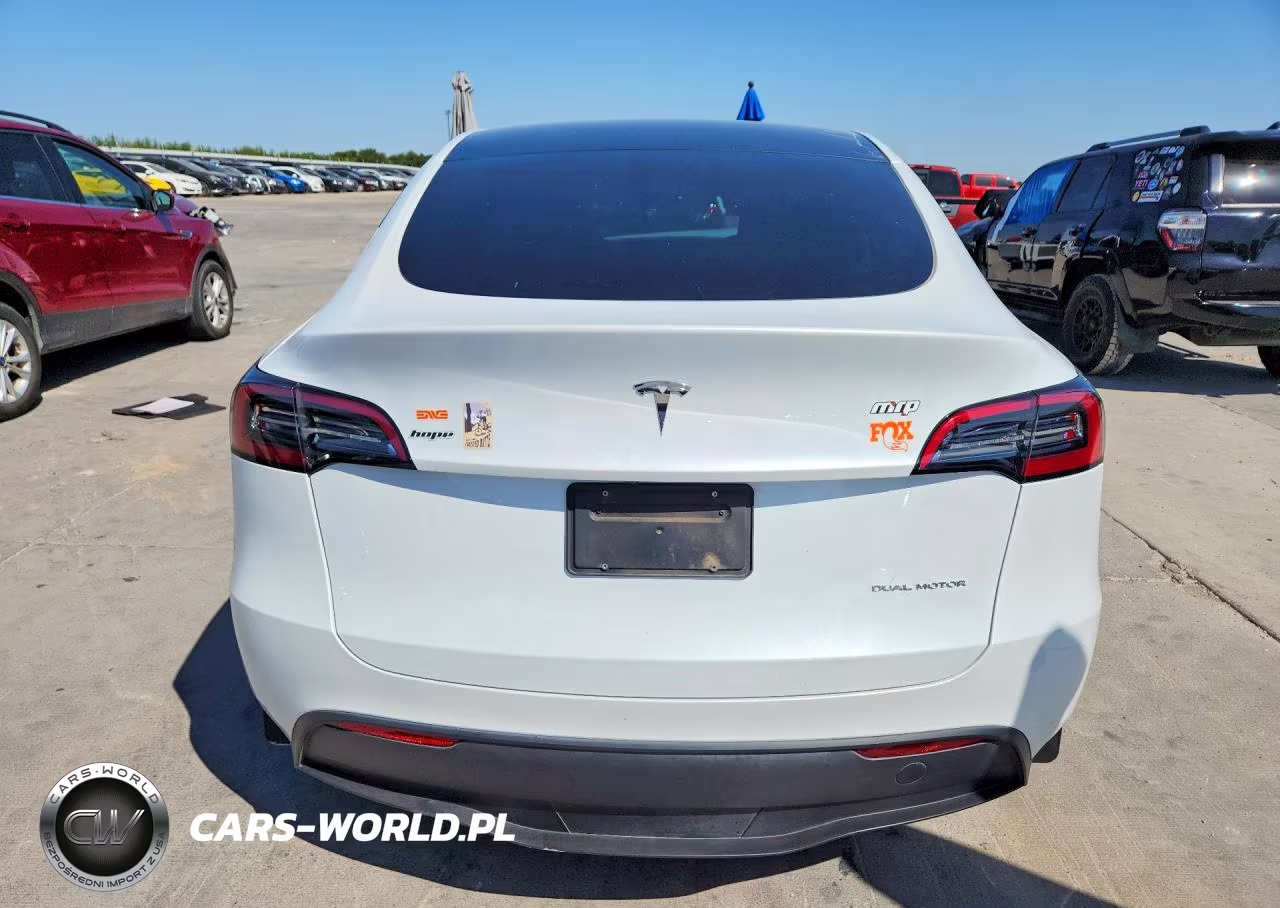 2023 Tesla Model Y VIN:7SAYGDEE1PA120637 - 6