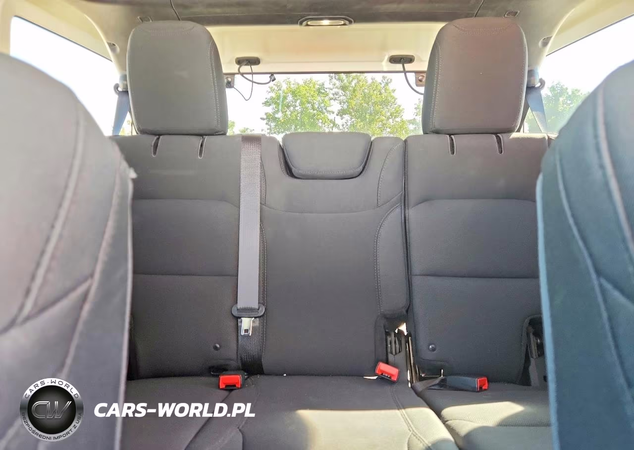 2019 Jeep Wrangler Unlimited Sahara VIN:1C4HJXEN6KW509779 - 10