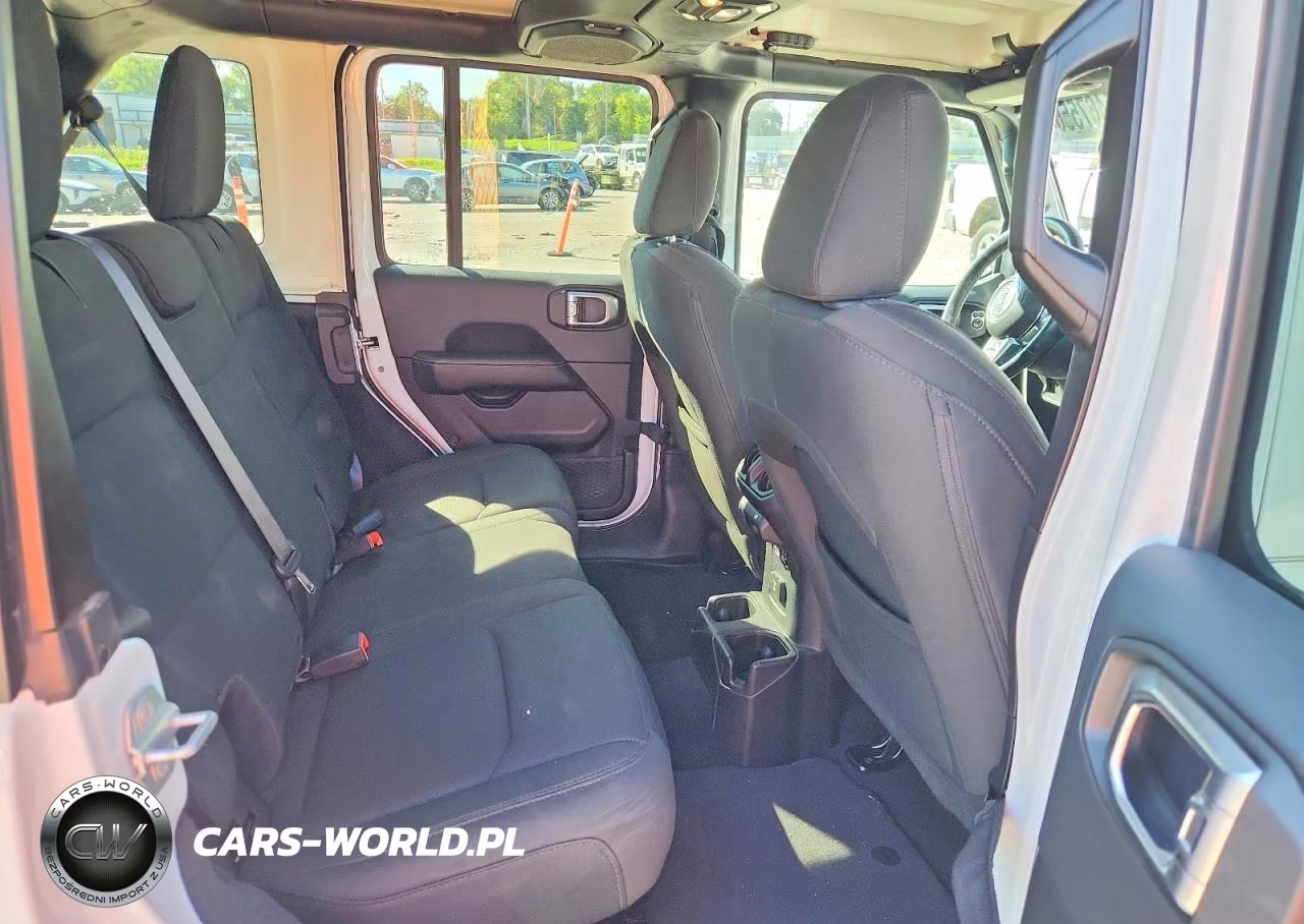 2019 Jeep Wrangler Unlimited Sahara VIN:1C4HJXEN6KW509779 - 11