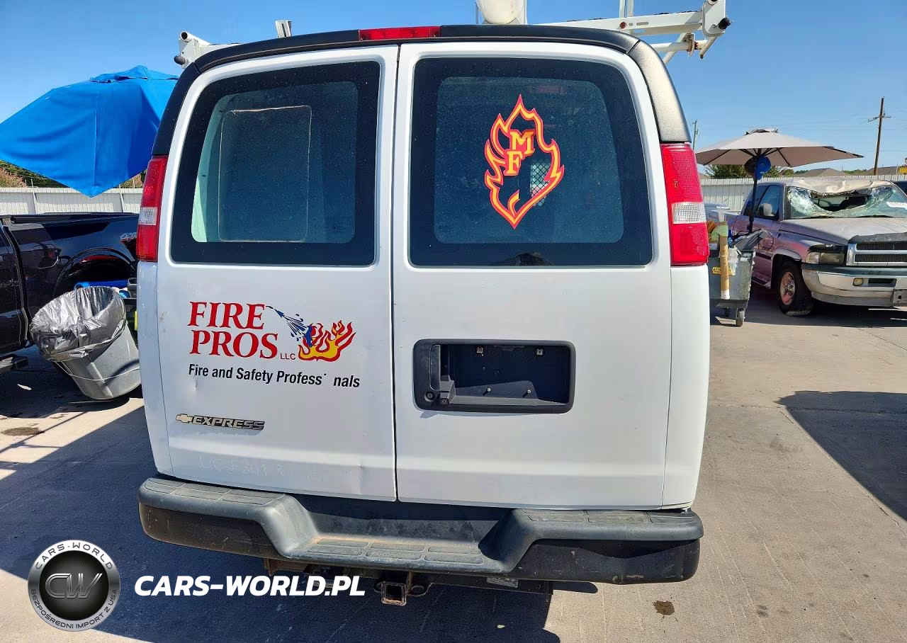2019 Chevrolet Express G2500 VIN:1GCWGAFG8K1370786 - 6