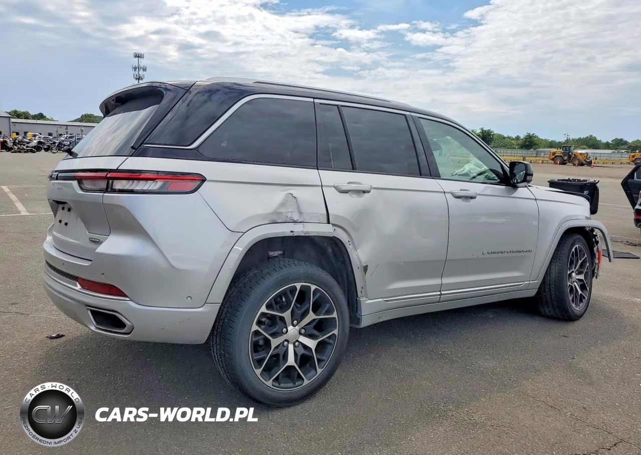 2022 Jeep Grand Cherokee Summit VIN:1C4RJHEG6N8584762 - 3