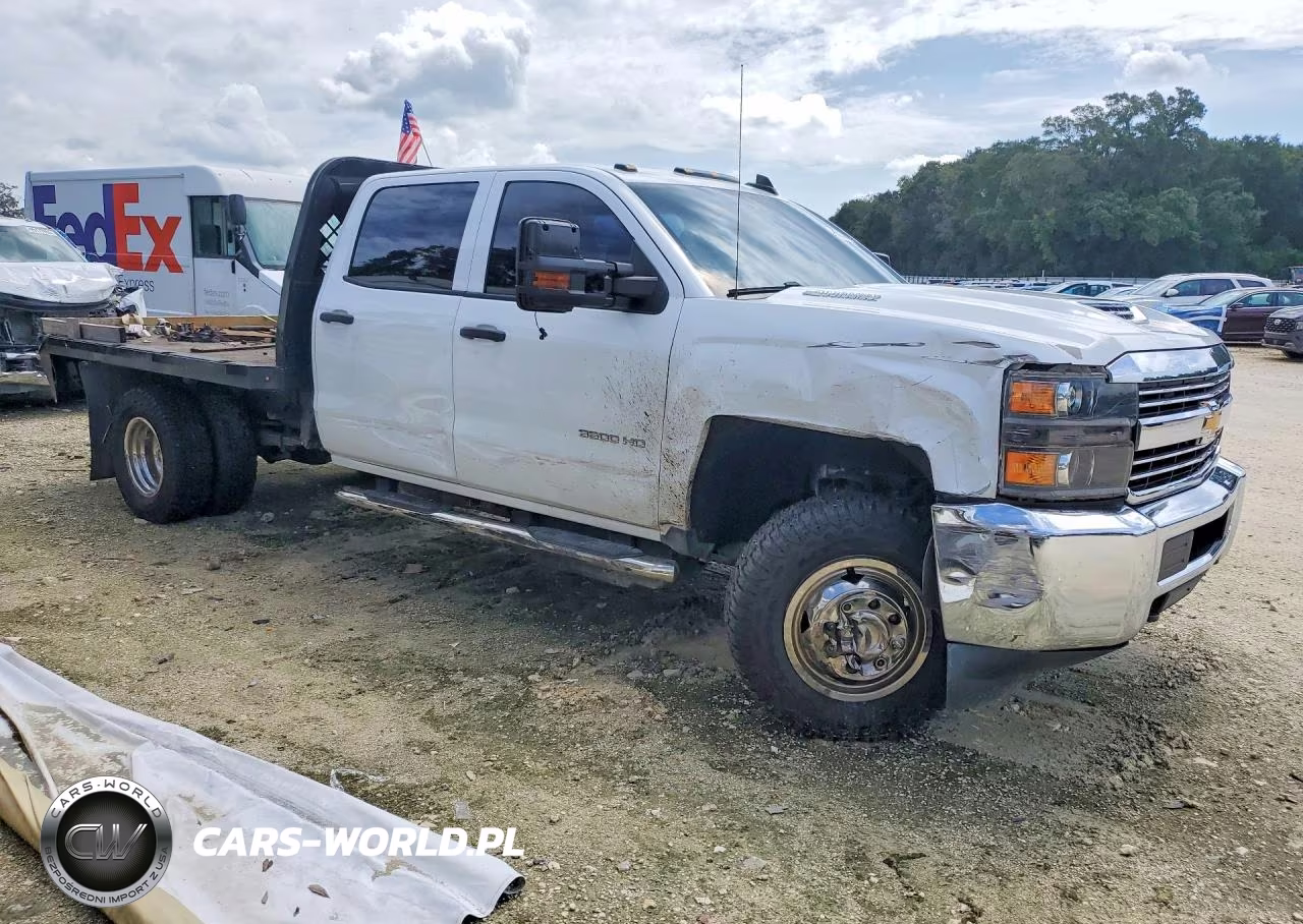 2017 Chevrolet Silverado K3500 VIN:1GB4KYCY1HF124366 - 4