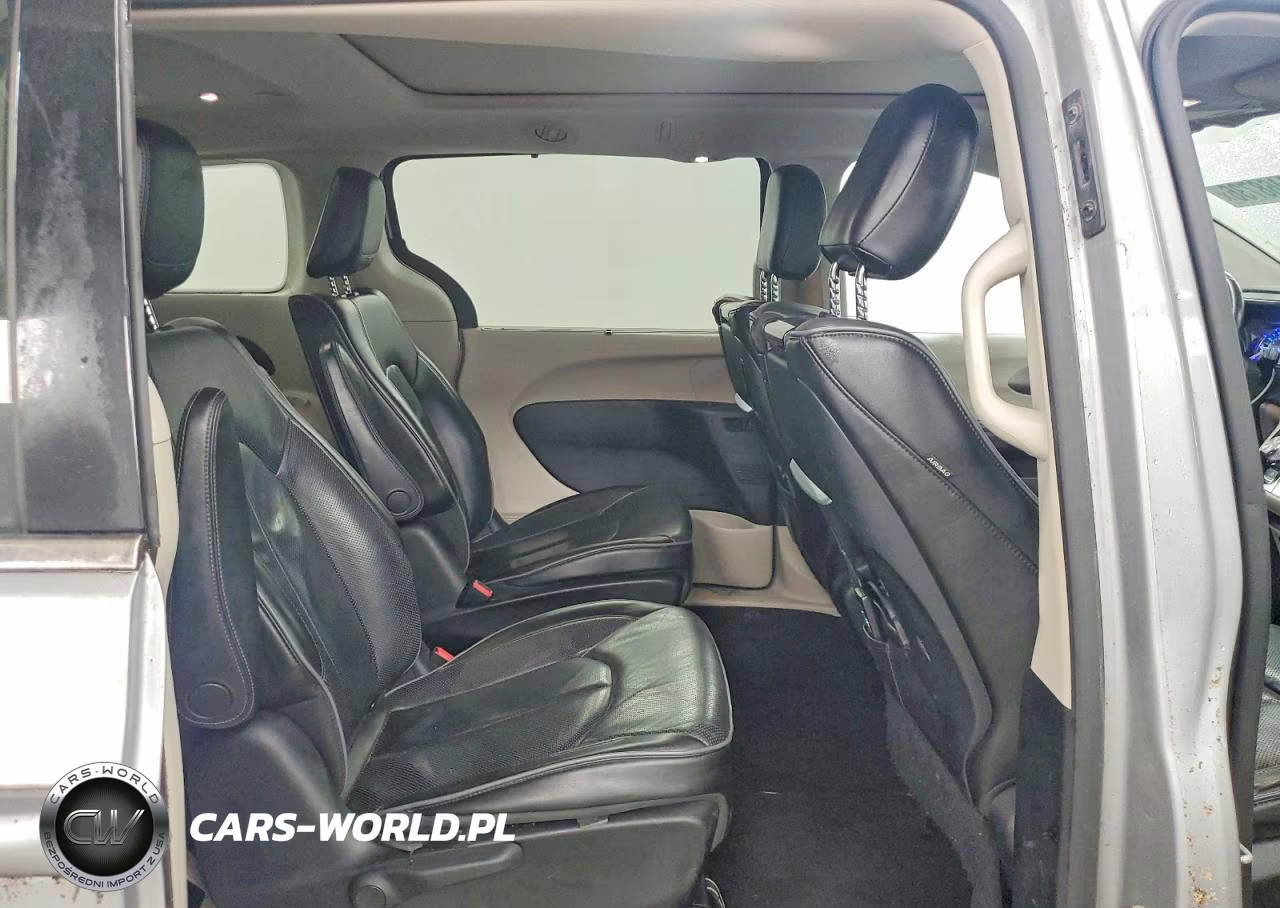 2018 Chrysler Pacifica Hybrid Limited VIN:2C4RC1N77JR339713 - 11