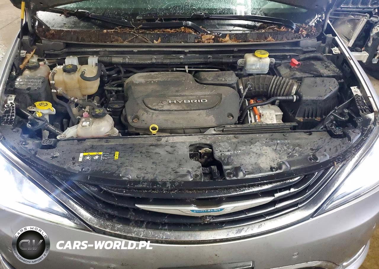 2018 Chrysler Pacifica Hybrid Limited VIN:2C4RC1N77JR339713 - 12