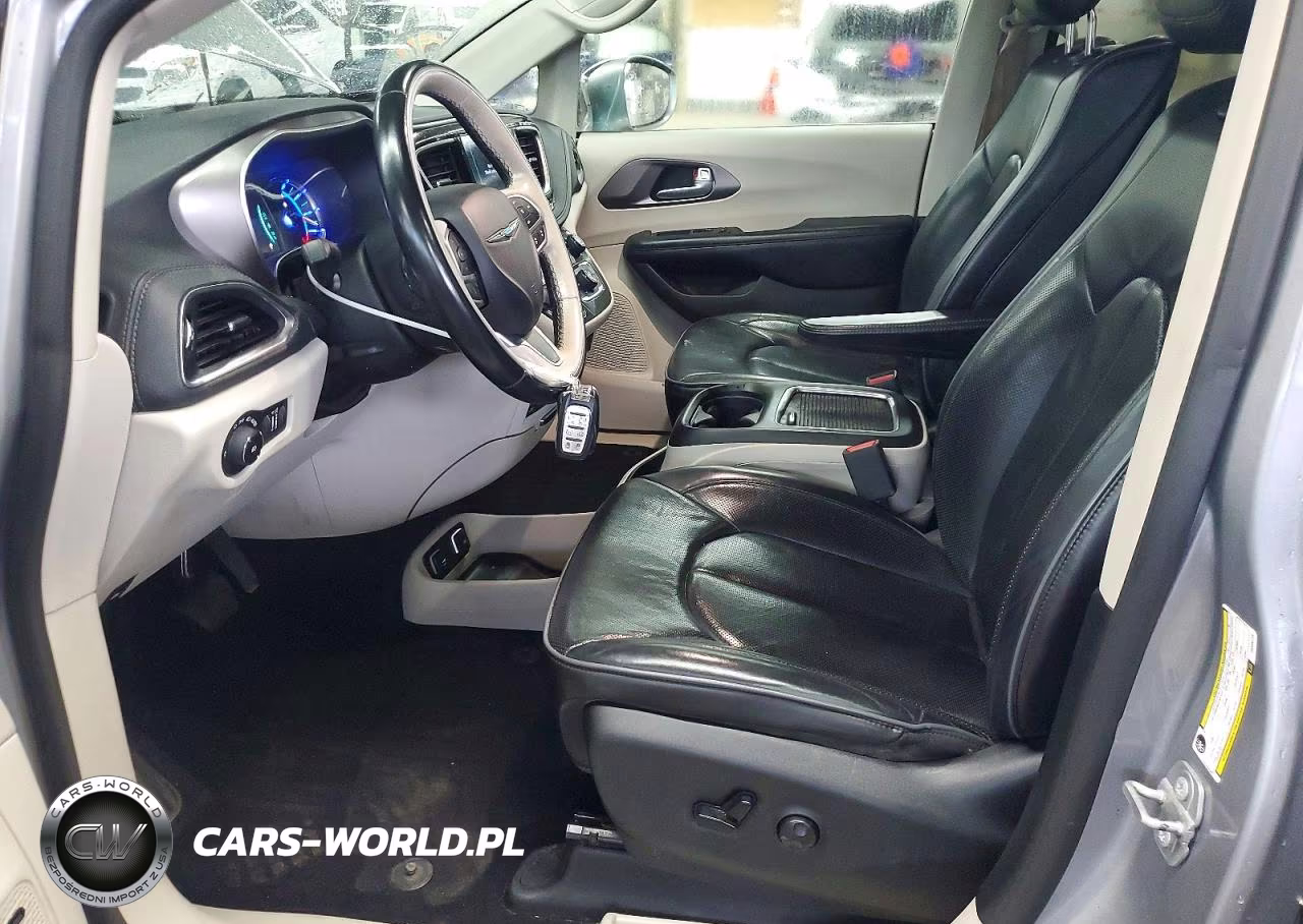 2018 Chrysler Pacifica Hybrid Limited VIN:2C4RC1N77JR339713 - 7
