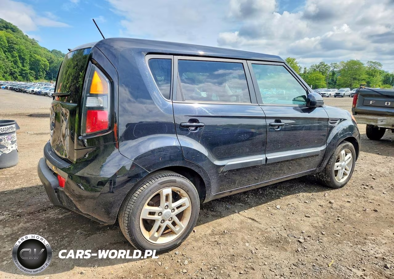 2011 Kia Soul + VIN:KNDJT2A25B7209428 - 3