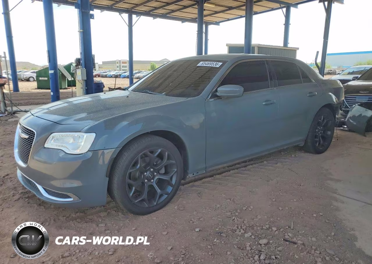 2018 Chrysler 300 Touring