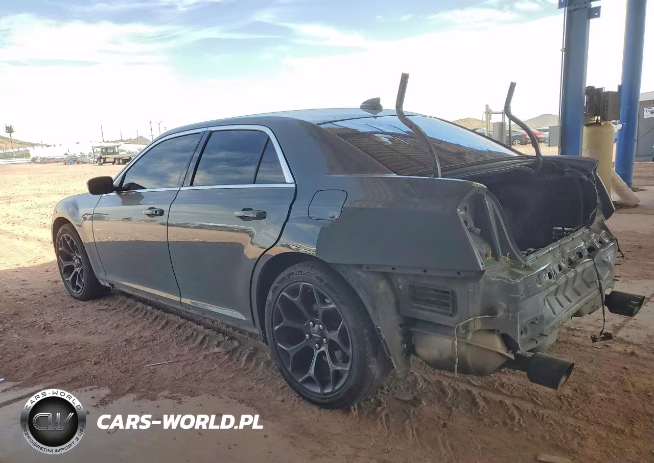 2018 Chrysler 300 Touring VIN:2C3CCAAG1JH319933 - 2