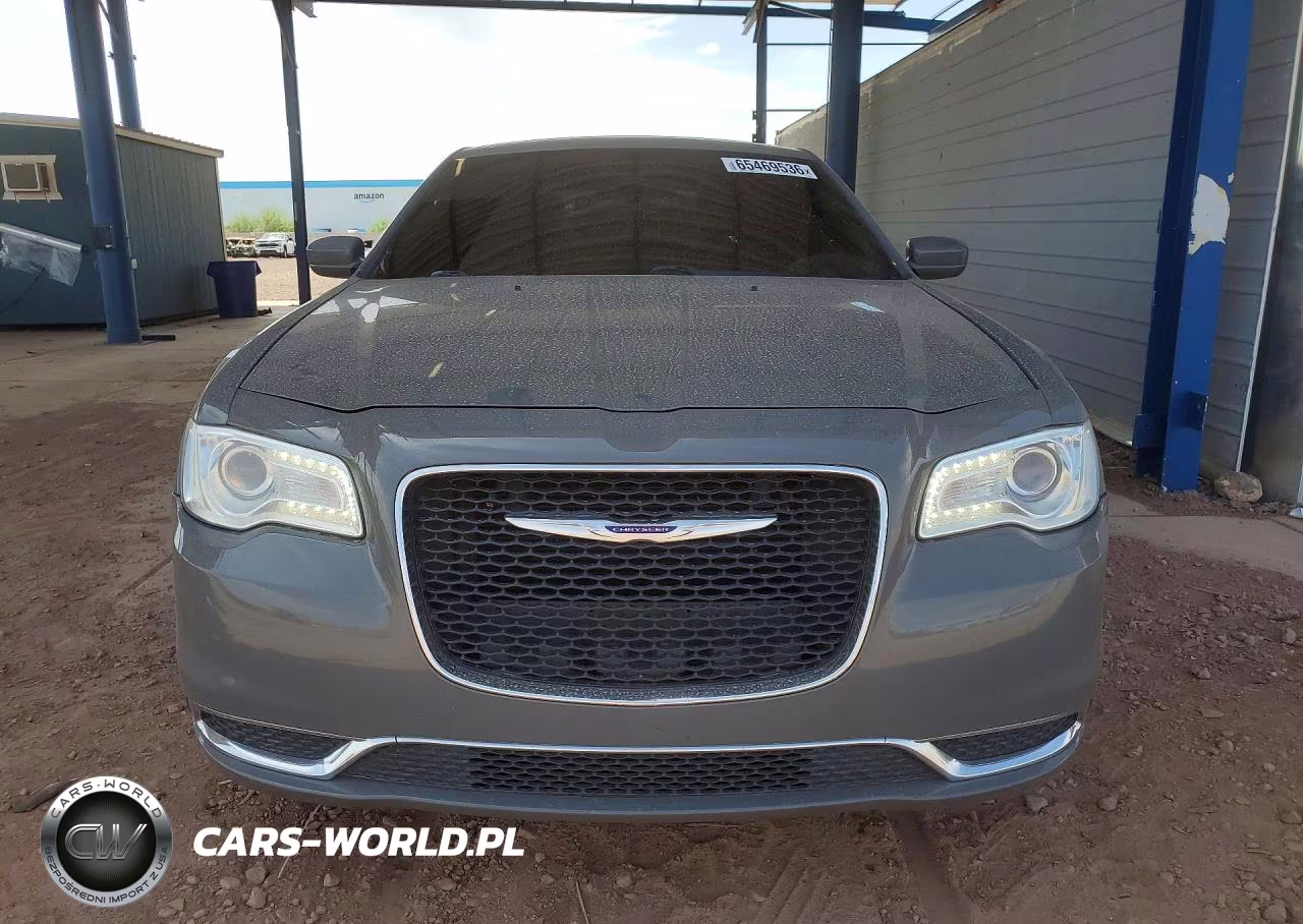 2018 Chrysler 300 Touring VIN:2C3CCAAG1JH319933 - 5