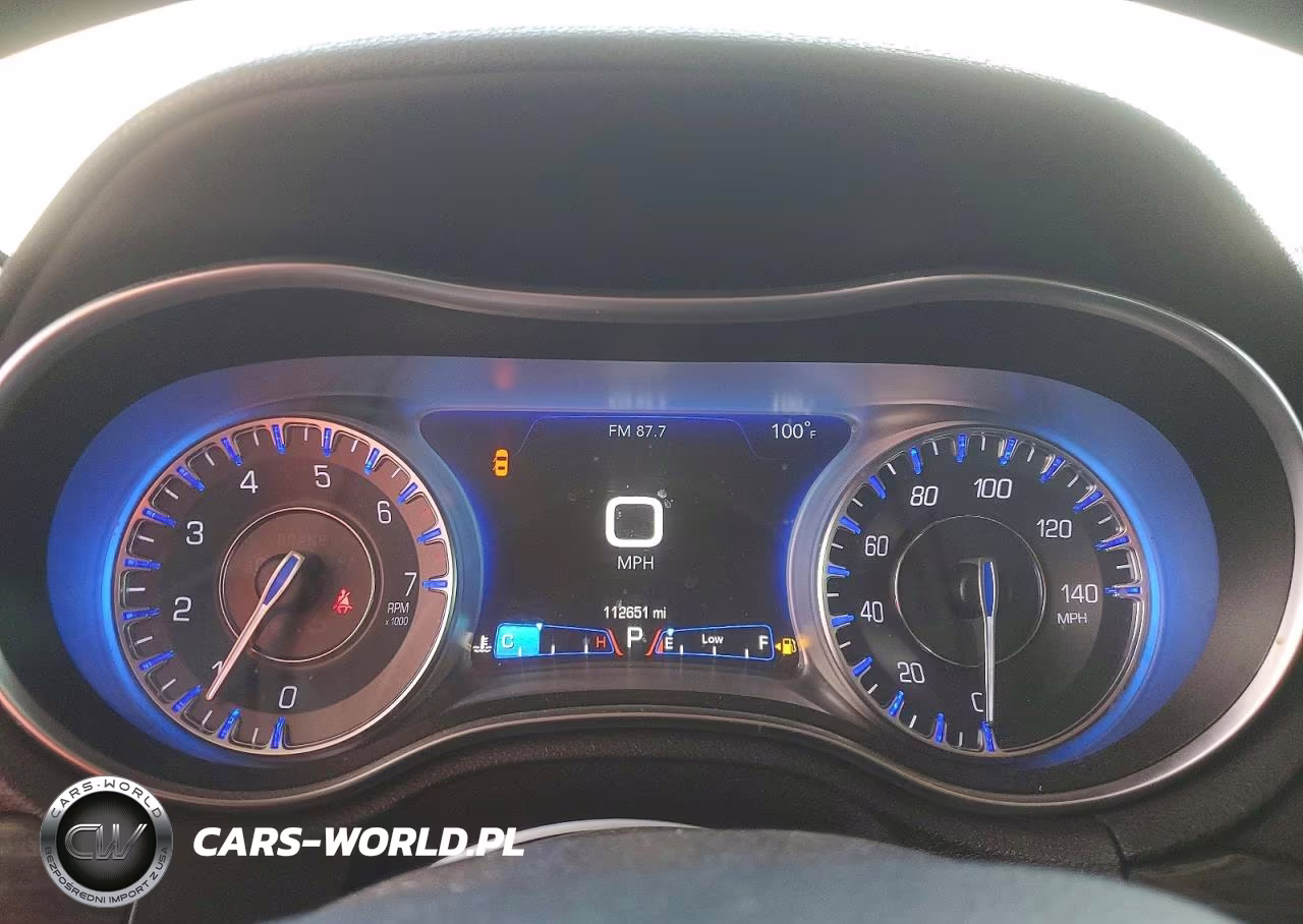 2018 Chrysler 300 Touring VIN:2C3CCAAG1JH319933 - 9